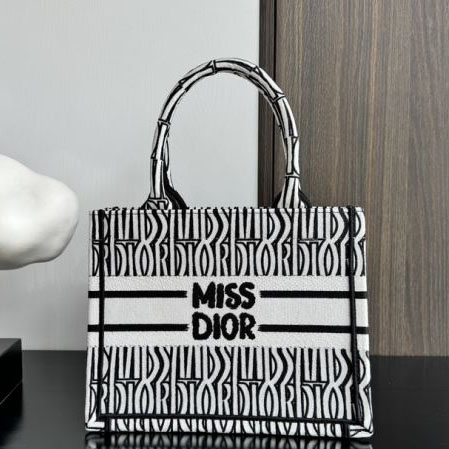 chr1st1an D10r shopping bags